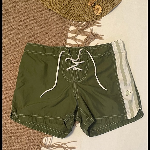 White Lies olive green board surf shorts size S - Picture 1 of 5